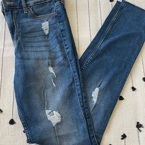 Hollister High Rise Super Skinny destroyed Jeans